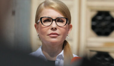 Ukrainas ekspremjeri Timošenko tur aizdomās par kukuļošanu, viņa pati gan apsūdzības kategoriski noraida