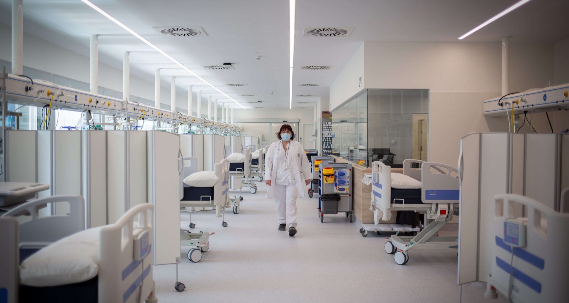 “Šī sistēma man nekad nebūs saprotama… ” Latvieši dalās abnormālās slimnīcu rēķinu summās – dažam pat pusmiljons eiro