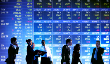 Akciju cenas mainās bez vienotas tendences, ASV dolāra vērtība pret eiro krītas