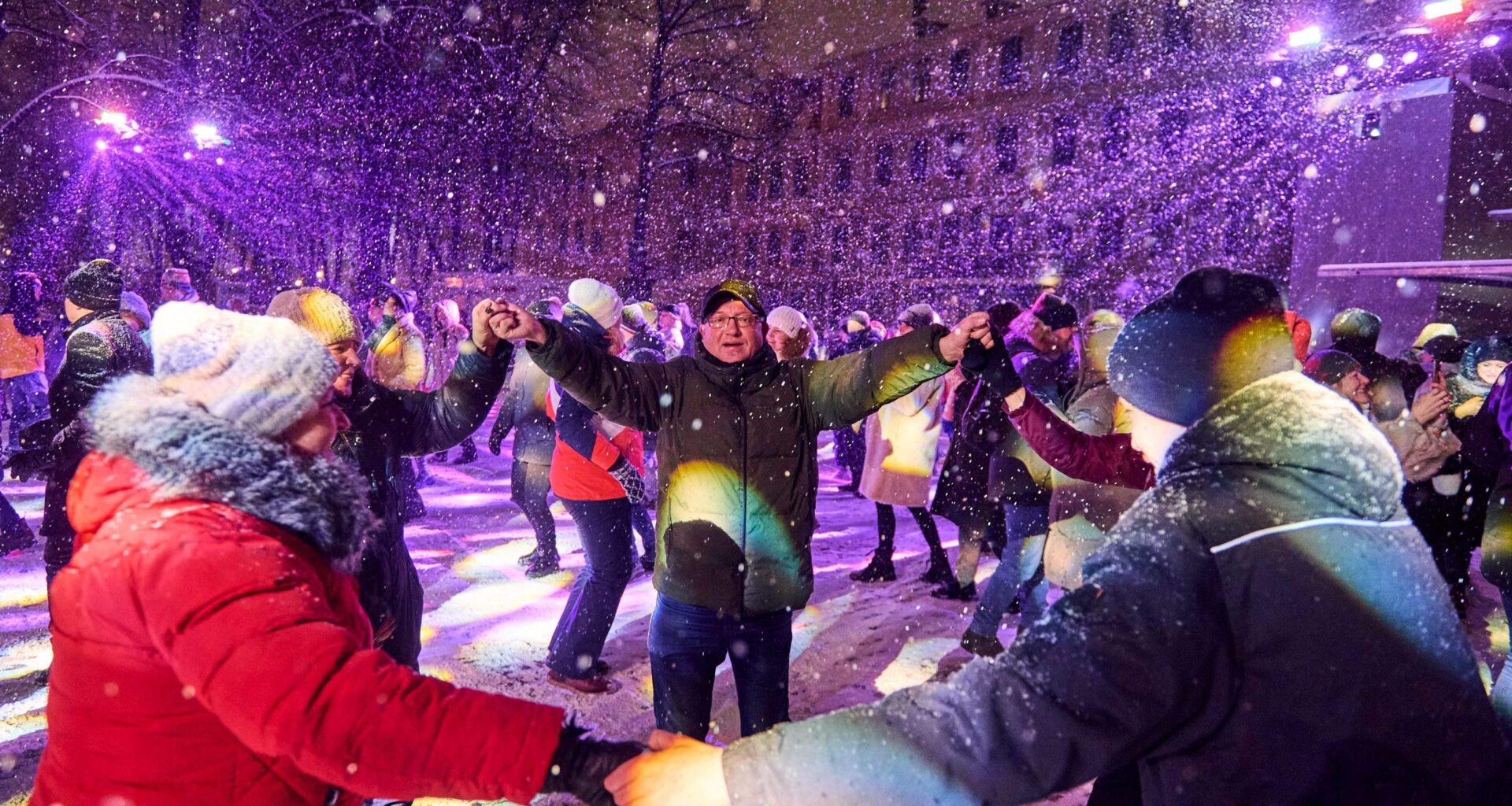 FOTO. Mūzika, dejas un līksmība! Kā rīdzinieki sagaidīja 2026. gadu