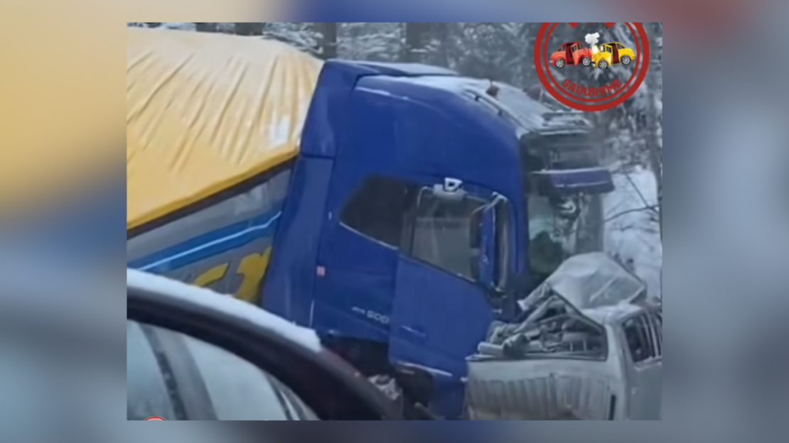 Tukuma novadā piecu auto avārijā bojā gājuši trīs cilvēki; policija skaidro iemeslu