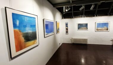 Tornī skatāma izcilā gleznotāja Jāņa Spalviņa akvareļu izstāde “Ūdens vērotājs”