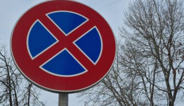 Autovadītājus aicina ievērot pagaidu ceļu satiksmes zīmju prasības