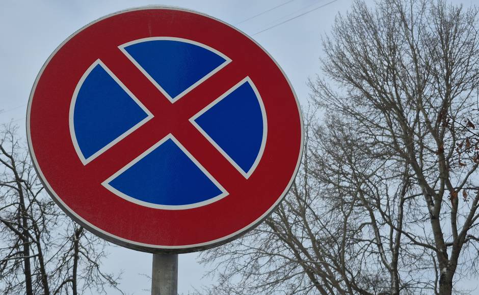 Autovadītājus aicina ievērot pagaidu ceļu satiksmes zīmju prasības