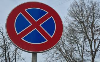 Autovadītājus aicina ievērot pagaidu ceļu satiksmes zīmju prasības Autovadītājus aicina ievērot pagaidu ceļu satiksmes zīmju prasības