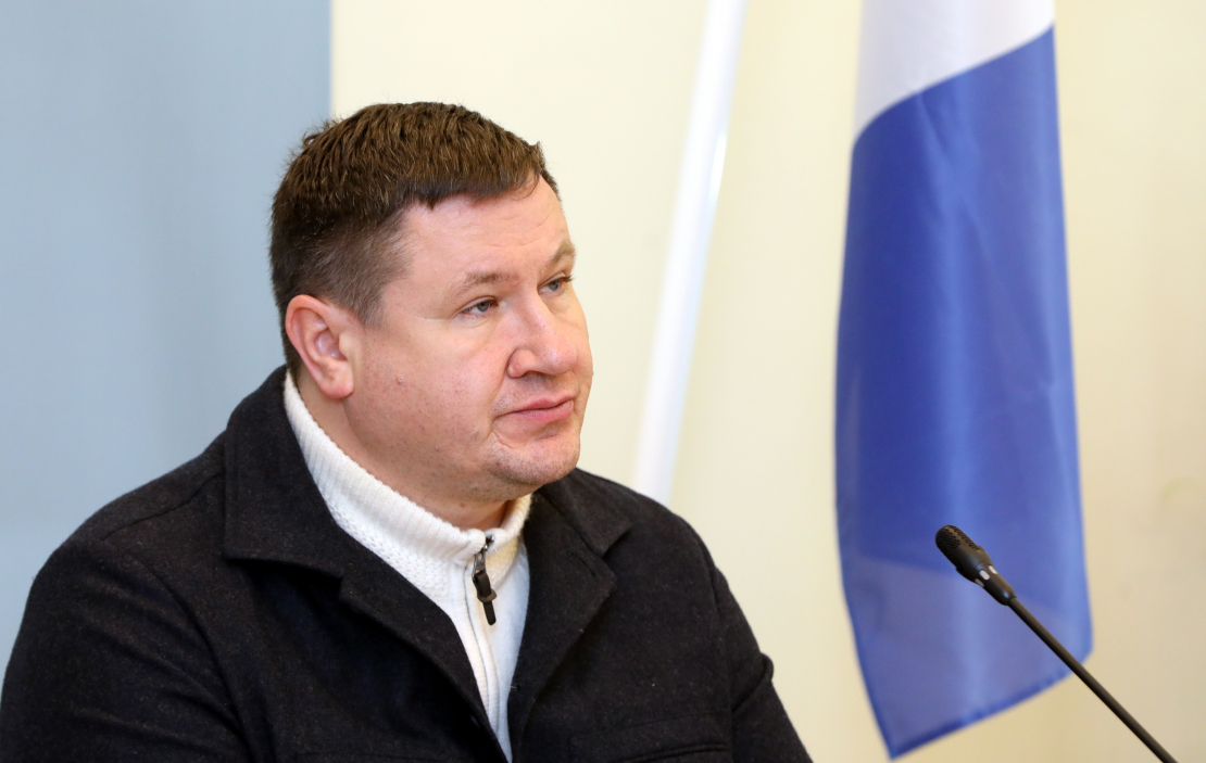 Ministrs prasa Helmanim skaidrojumu par amata pienākumu pildīšanu bez pielaides valsts noslēpumam