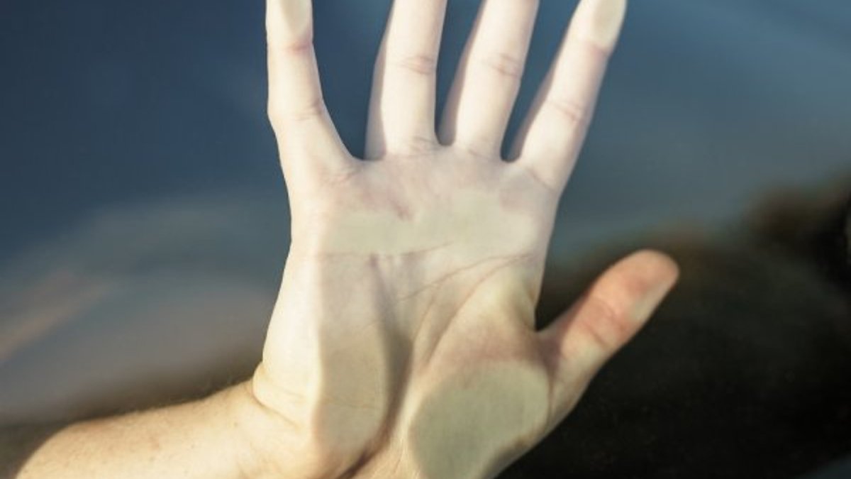 Vīrieti apsūdz par dzīvesbiedres izvarošanas un mēģinājumu nonāvēt