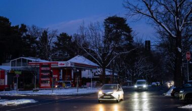 VIDEO. Cilvēki trīs dienas ziemas aukstumā bez elektrības; pasauli “izsit no sliedēm” ļaundari, kuri paši atzinušies