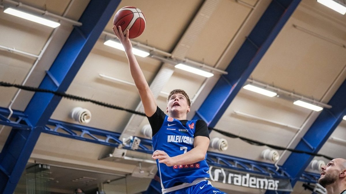 "VEF Rīga" basketbolisti čempionu duelī zaudē "Kalev"/"Cramo" - Delfi