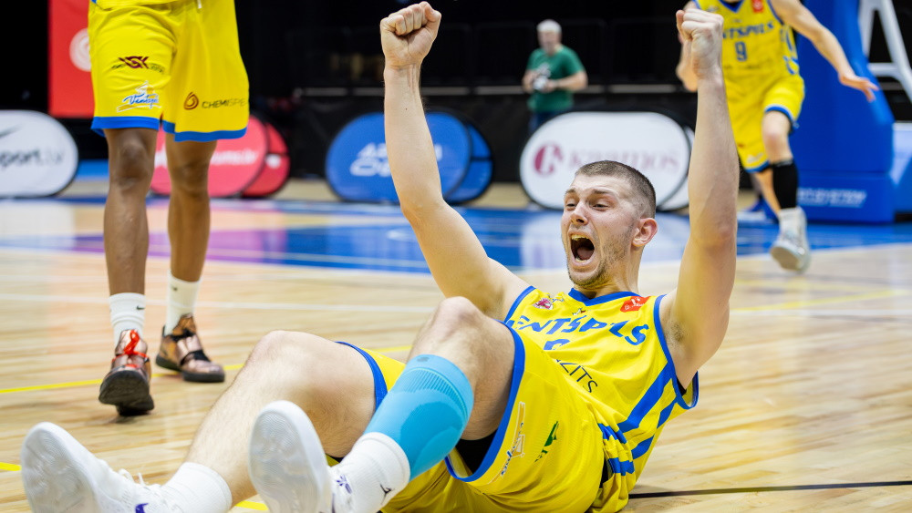 Ausējs no savas laukuma puses ievelk "Ventspili" kausa pusfinālā – Basketbols – Sportacentrs.com