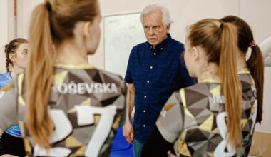 Volejbola gada balvu par mūža ieguldījumu saņem treneris Normunds Lūsis – Volejbols – Sportacentrs.com