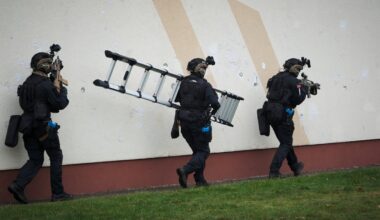 Veikala apsargs un citi rīdzinieki vāc ziņas krievu specdienestiem; vairāki aizturēti