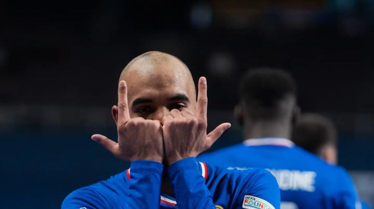 Pasaules pusfināliste Francija, futzālists Ben Jeders un pirmā tikšanās ar Latvijas izlasi – Futbols – Sportacentrs.com