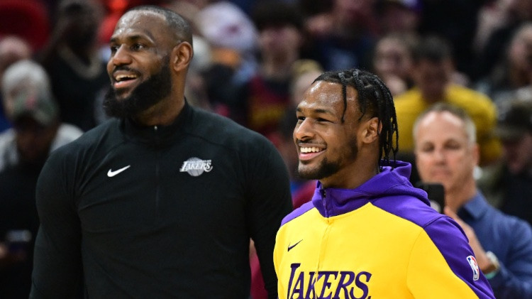 Tēta atbalsts? Bronijs Džeimss saņēmis spēlētāju balsis par dalību zvaigžņu spēlē – Basketbols – Sportacentrs.com