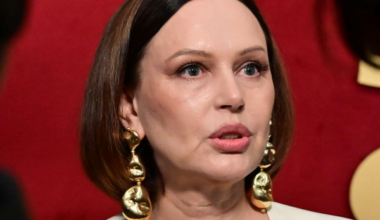 Šķīrusies Bezrukova savos 60 gados pavada ziemu siltajās zemēs