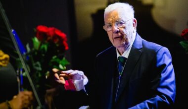 Kopīgi foto, atmiņas un laba vēlējumi. Sociālos medijus piepilda sveicieni Raimondam Paulam