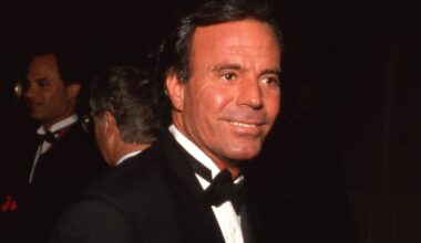 Spāņu dziedātājs Hulio Iglesiass apsūdzēts seksuālā vardarbībā