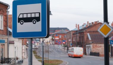 Arī šogad sabiedriskā transporta biļetei būs atlaide – kam piešķirs un cik lielu?