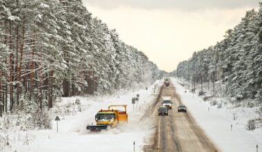 Saldus apkārtnē īpaši apgrūtināti braukšanas apstākļi :: Dienas Bizness