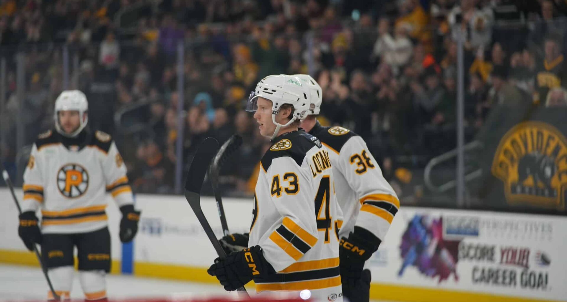 "Viņš spēlē uzvarošu hokeju" – Ločmeļa treneris atzinīgi vērtē latvieša sniegumu