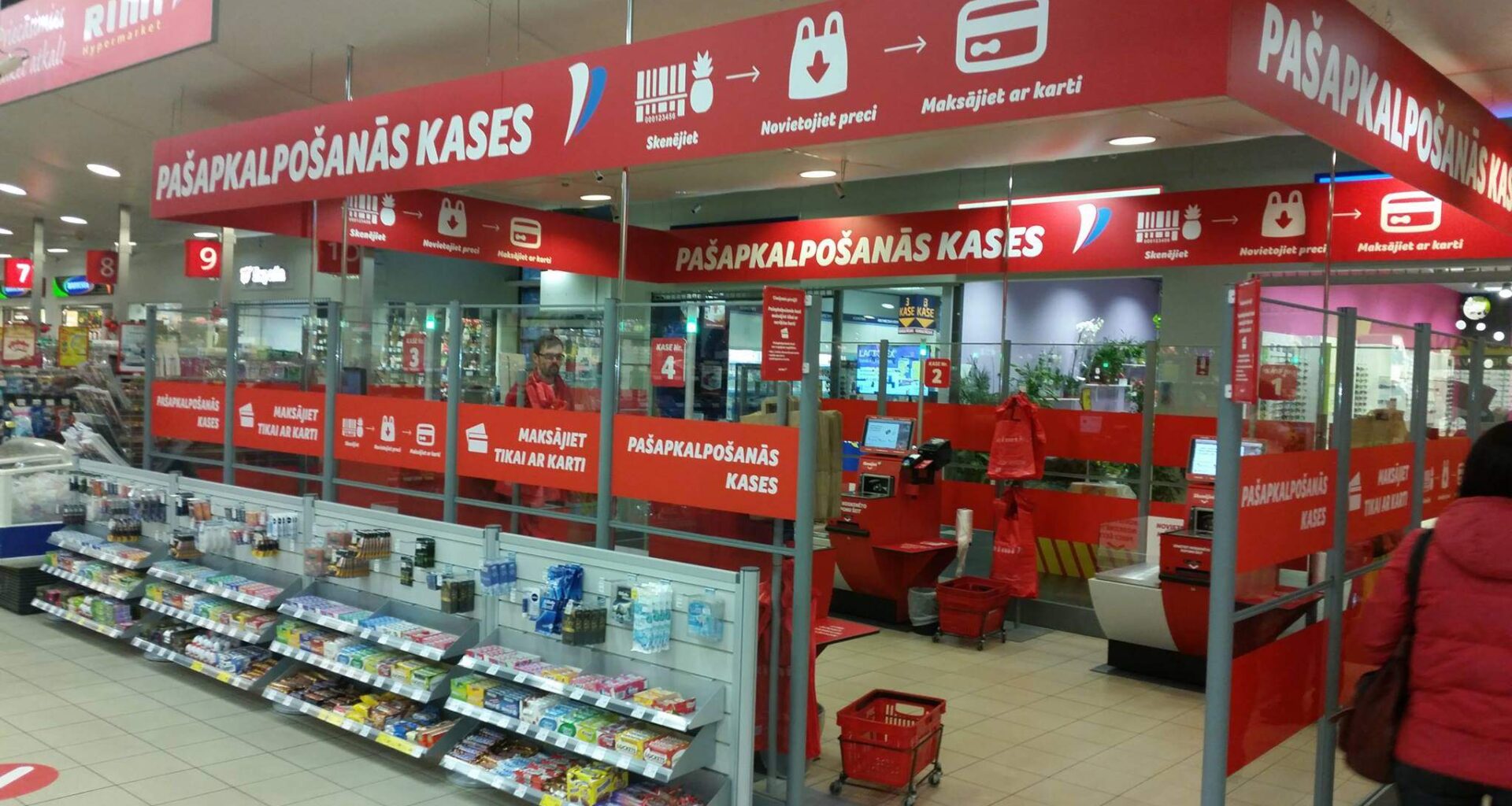 “Piešķiriet papildu atlaidi par šo murgu!” Pašapkalpošanās kasēs lielveikalos ir problēma, kas tracina teju visus pircējus