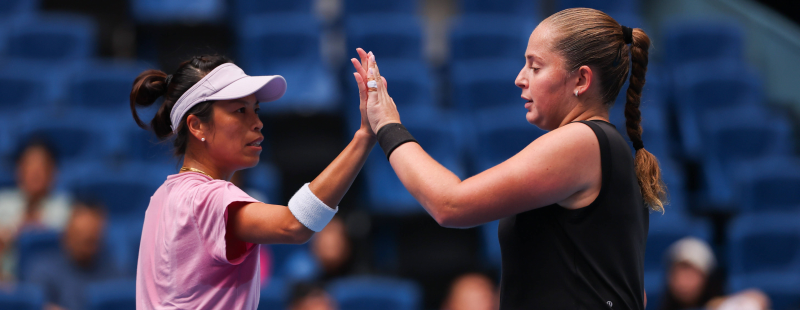 Ostapenko sasniedz Brisbenas WTA 500 turnīra pusfinālu dubultspēlēs / Diena