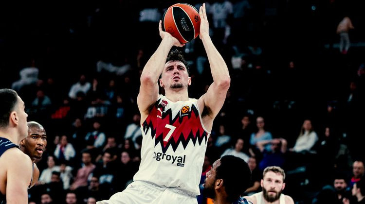 Lieliski gadu sākušais Rodions pret Šmitu atkal labo savu Eirolīgas rekordu – Basketbols – Sportacentrs.com