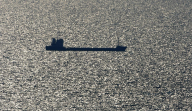 Krievija apšaudījusi divus kravas kuģus Melnajā jūrā, nogalinot apkalpes locekli