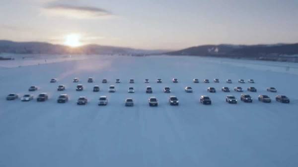 Elektriskie automobiļi aukstumā: Tesla pašā apakšā