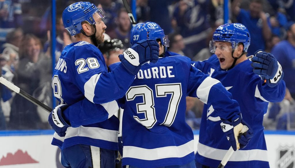 Girgensons apsteidz Makaru un iemet vārtus, Ābols teju perfekts iemetienos – Hokejs – Sportacentrs.com