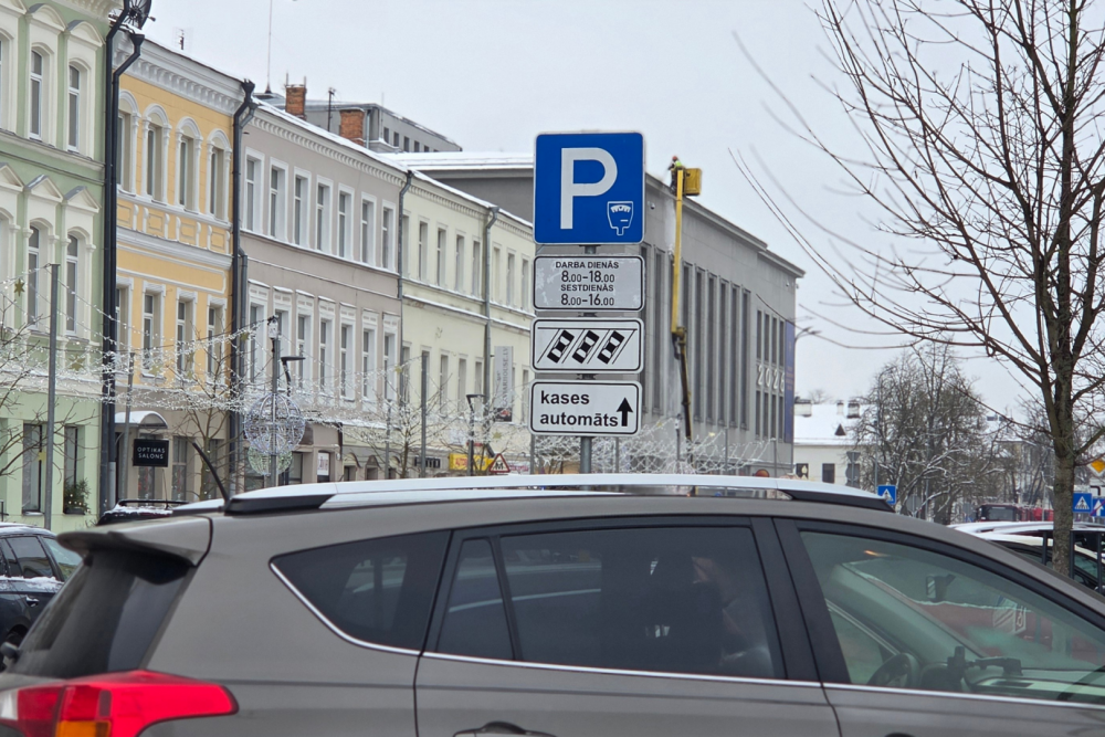 SIA “Daugavpils satiksme” ievieš jaunu maksas autosstāvvietu lietošanas kārtību