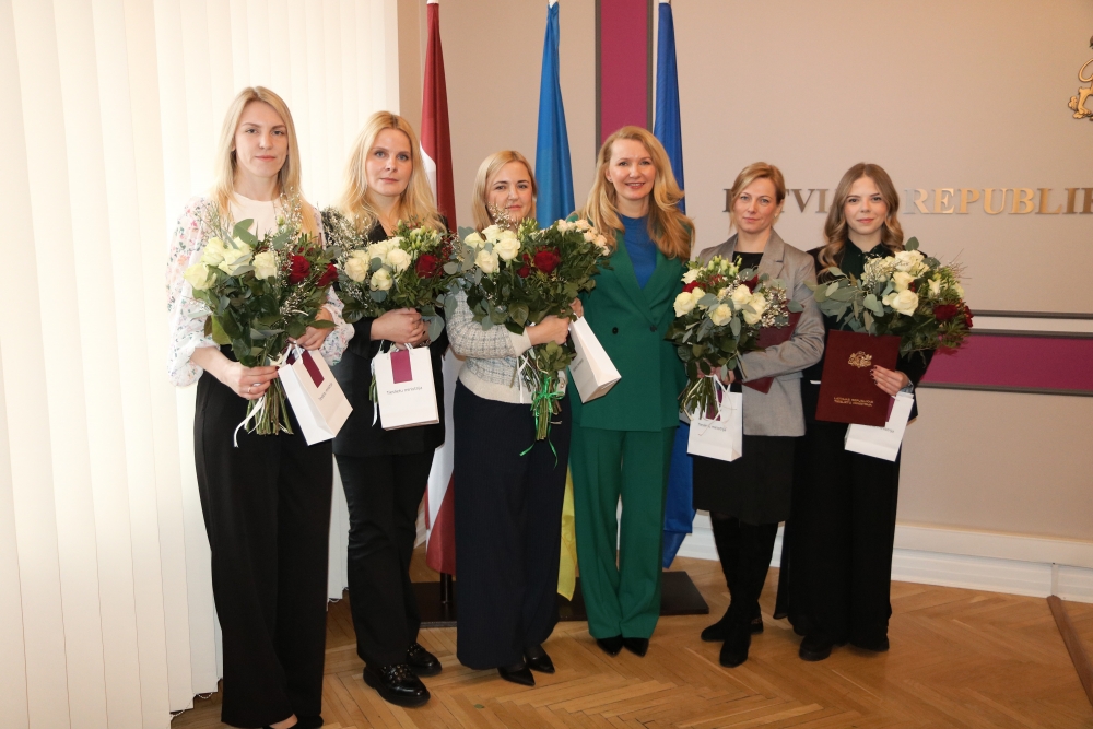 Tieslietu ministre pieņem zvērinātu notāru palīgu svinīgo solījumu