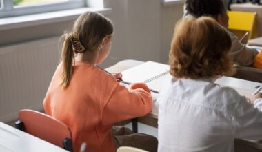 Apstiprina skaidrākus un vienkāršākus nosacījumus skolēnu uzņemšanas un pārcelšanas kārtībā