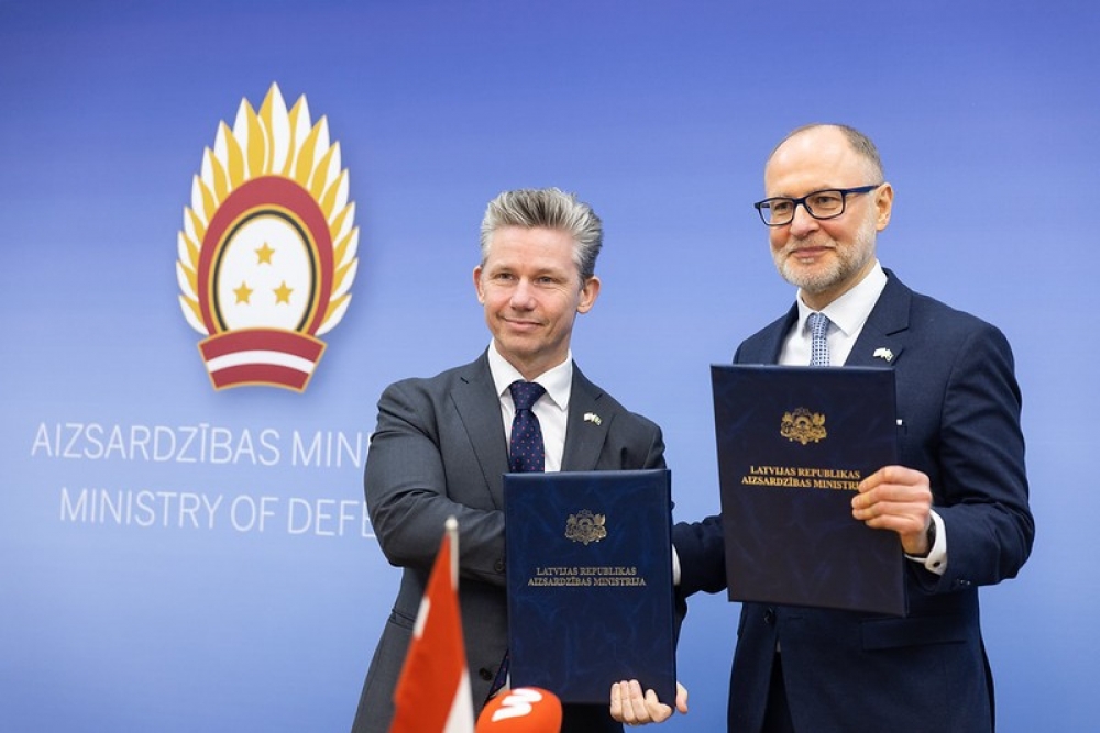 Zviedrija pastiprina militāro klātbūtni Latvijā: parakstīta aizsardzības sadarbības ceļa karte