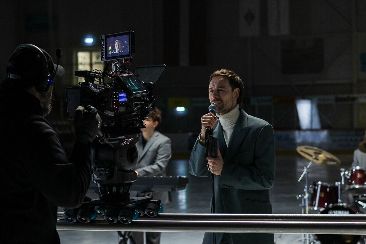 FOTO: Maksims Busels pārsteidz ar dziesmu latviešu valodā - 1188.lv