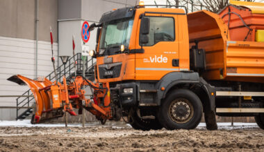 Sestdien turpinās snigt, piekrastē sniegs būs slapjš