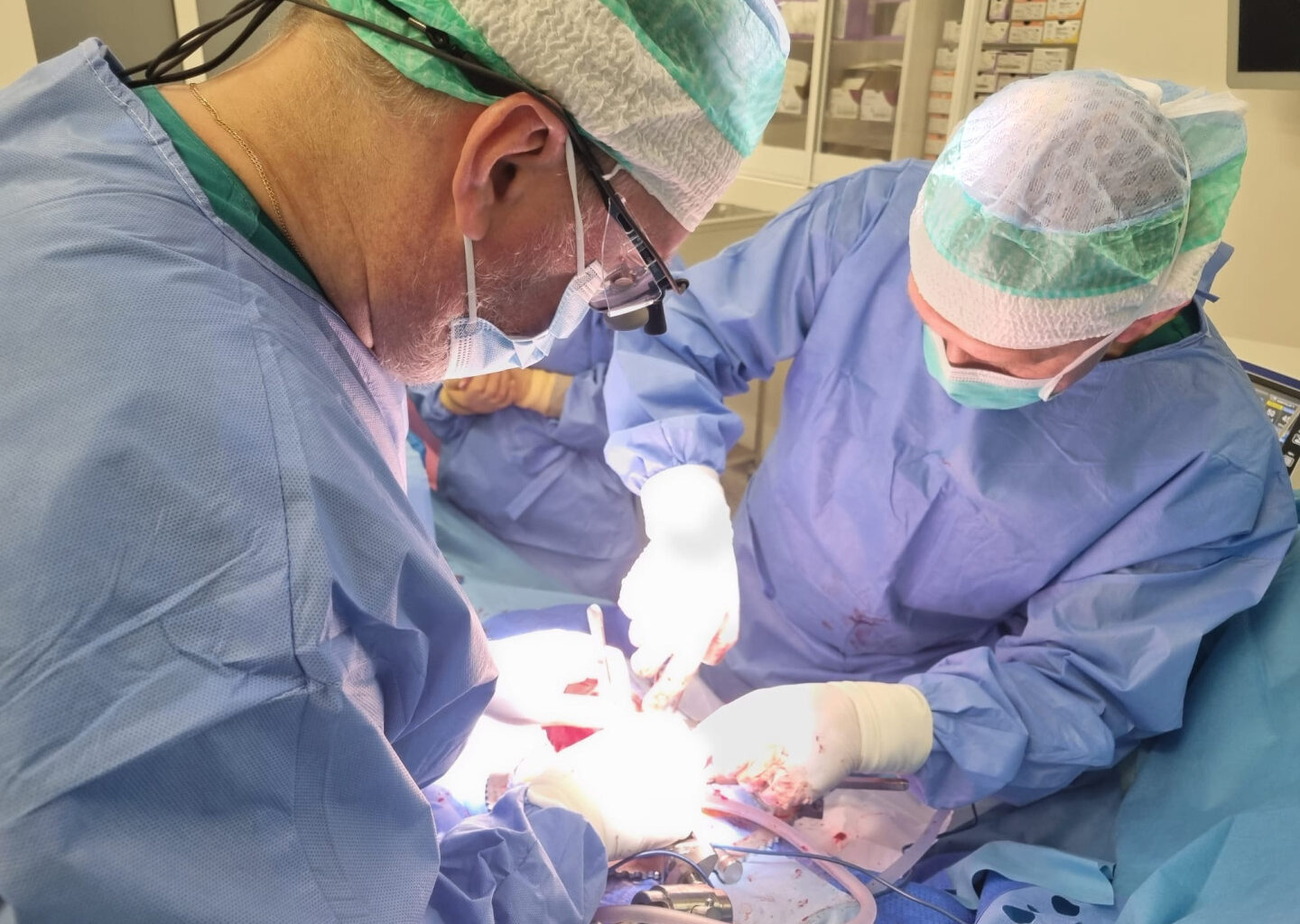 Nieres ziedojuši trīs dzīvi donori