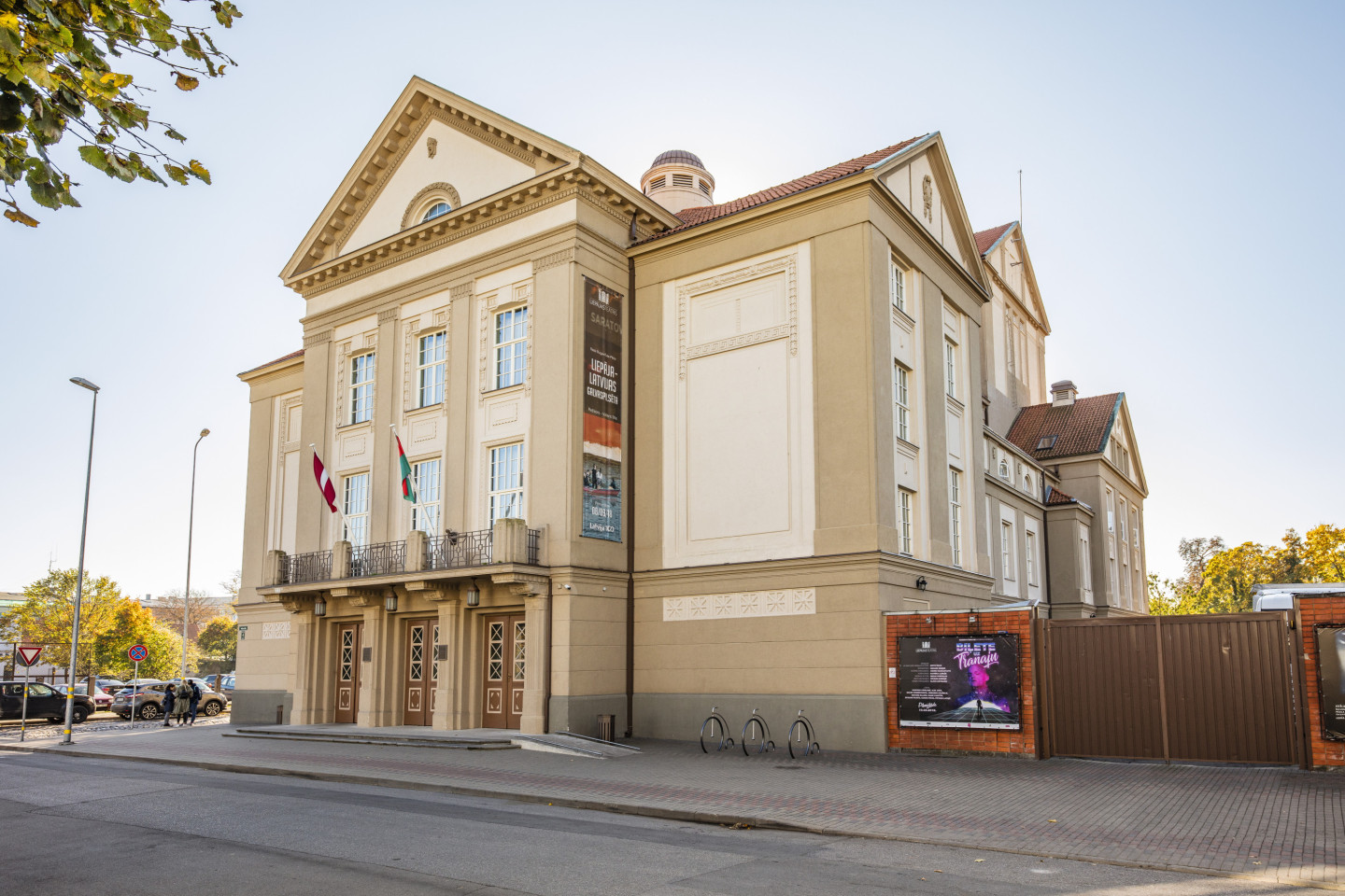 Liepājas teātra izrāde “Latviešu raķetes” olimpisko spēļu kultūras programmā Milānā