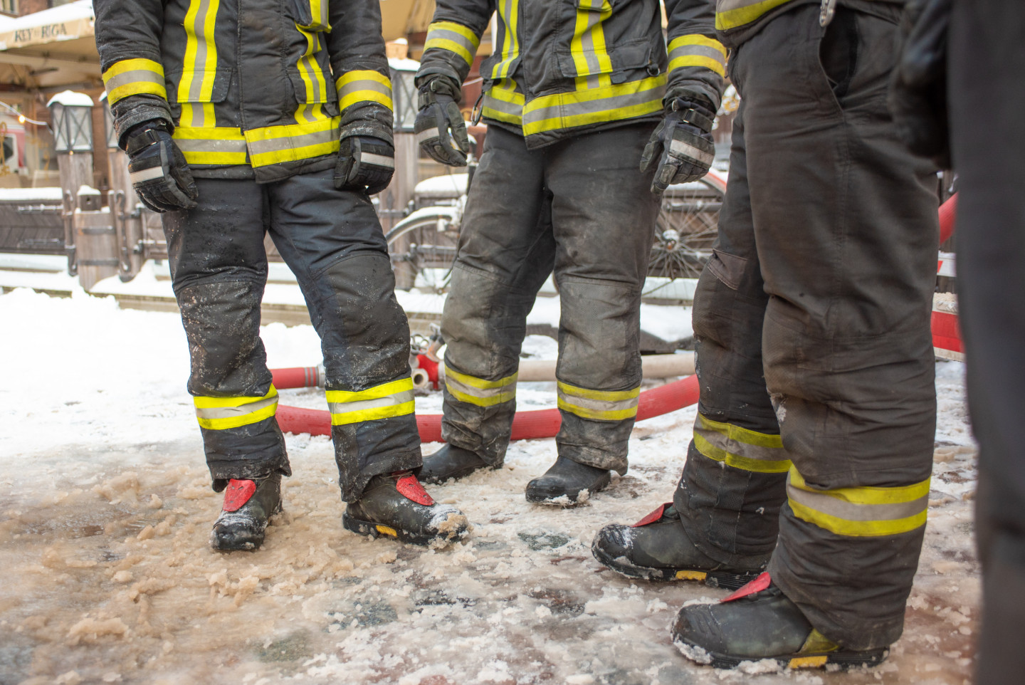 Ražotnē Valmiermuižā izceļas ugunsgrēks 204 kvadrātmetru platībā