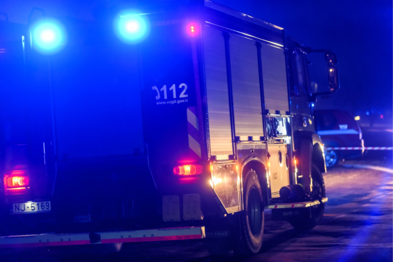 Autotraģēdija Tukumā novadā: trīs cilvēki gājuši bojā