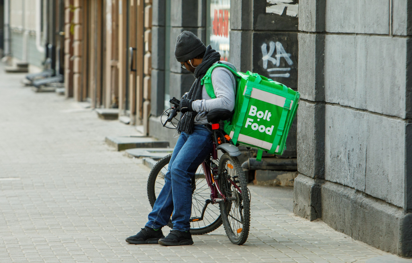 PVD: Puse pārtikas kurjeru Latvijā ir ārvalstu pilsoņi