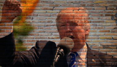 Tramps reaģē uz apvainojumiem "Ford" rūpnīcā Detroitā