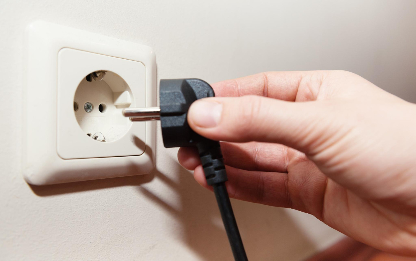 Absurds? Elektrība kļūs lētāka, bet daļai Latvijas mājsaimniecību tā maksās dārgāk - NRA