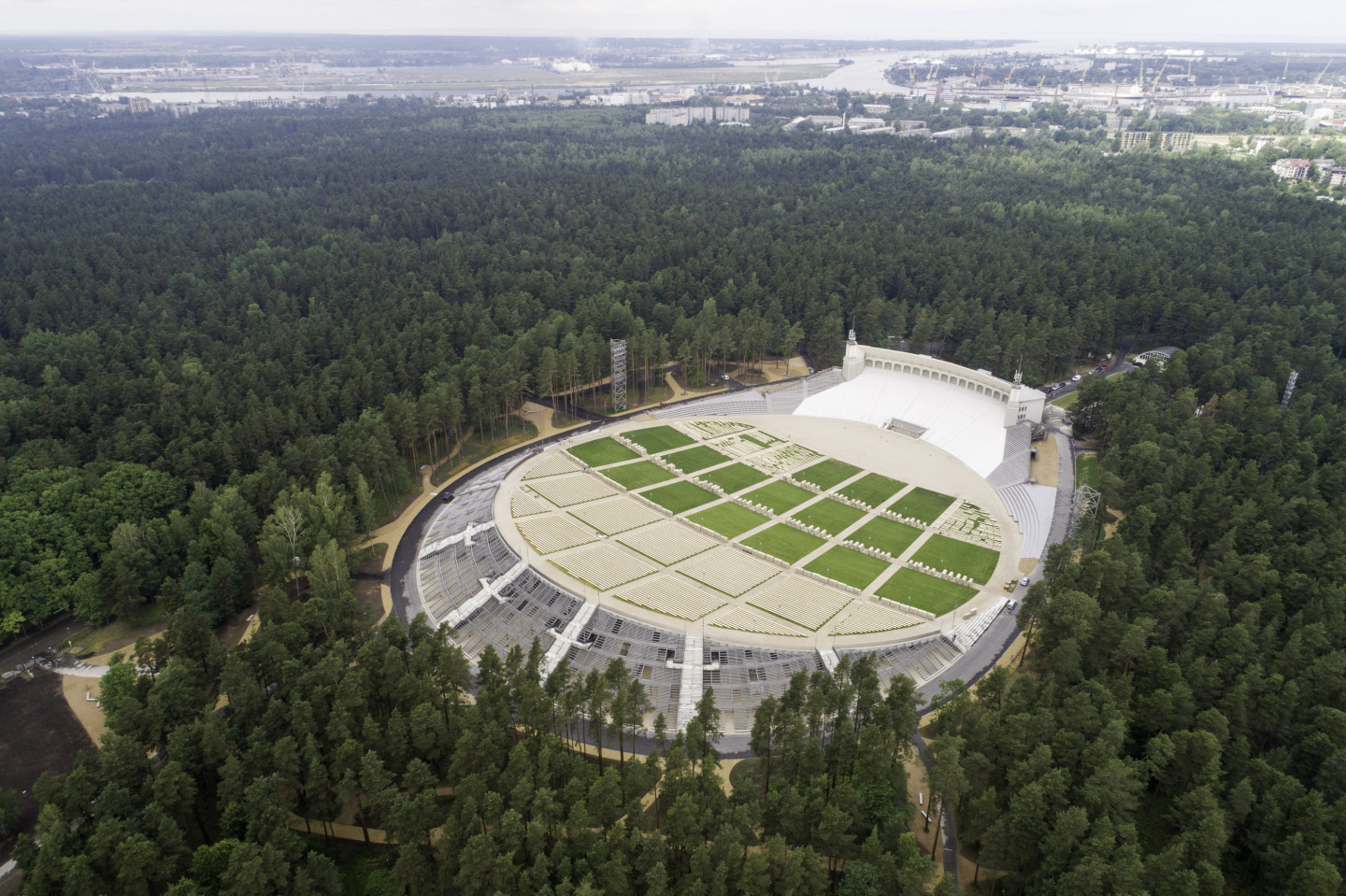 Ministres: Ķiršu svētki nav īstie Dziesmu svētki!