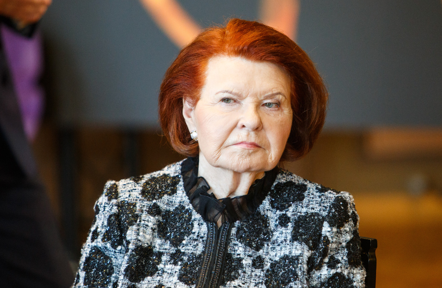 Vīķe-Freiberga brīdina par krāpniekiem internetā