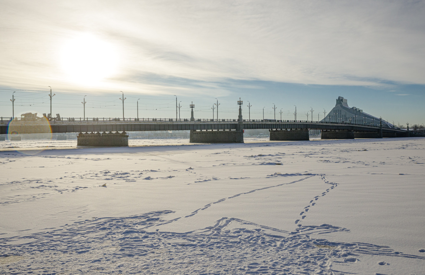 Piektdiena pārsvarā gaidāma saulaina - nra.lv