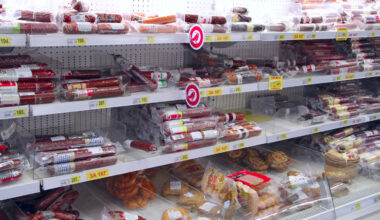 PVD no veikala "Mere" Rīgā izņem gaļas produktus ar beigušos derīguma termiņu