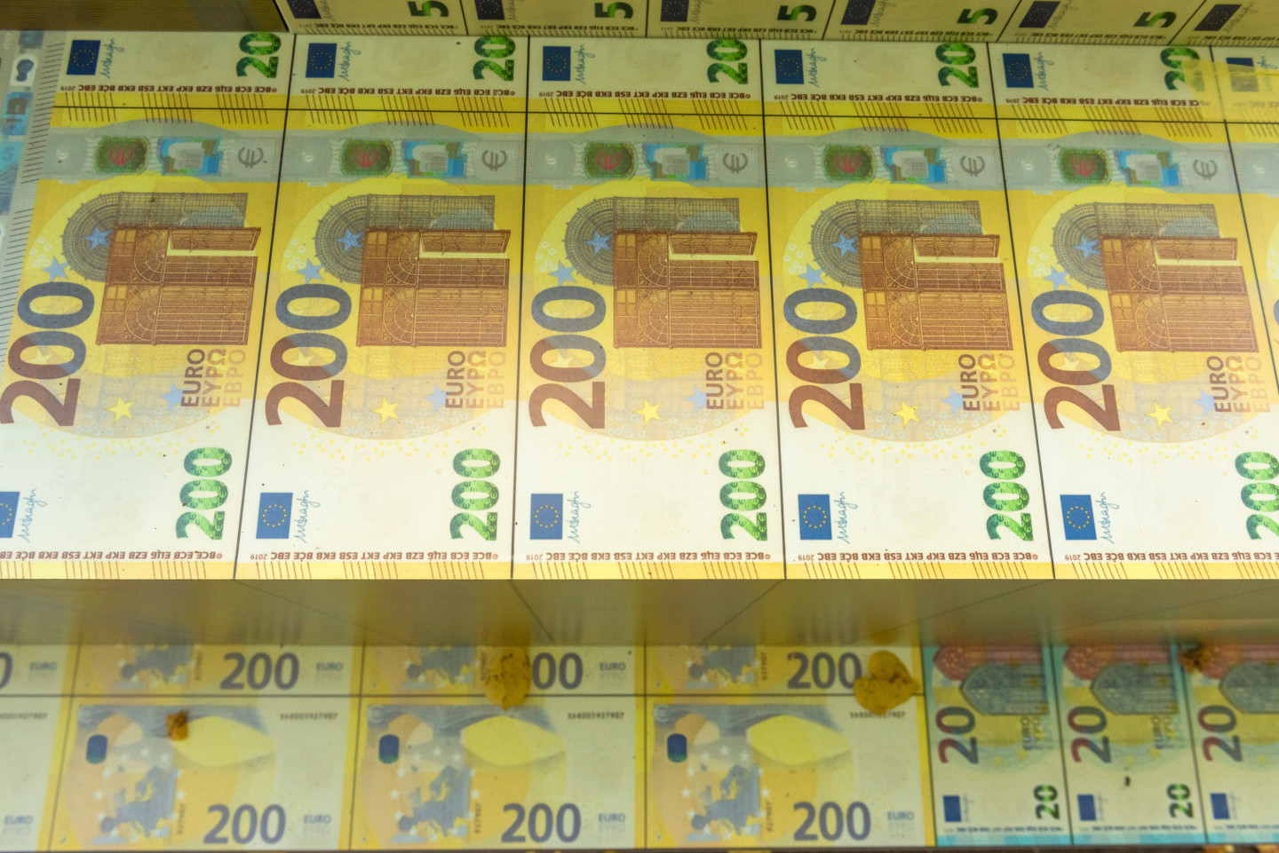 Banku klientiem izkrāpti miljoni - nra.lv