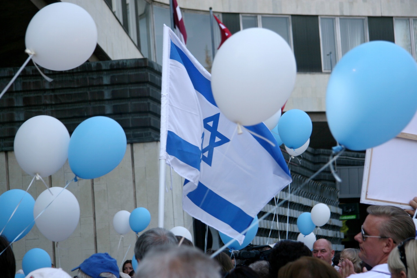 Protests pret Latvijas dalību Eirovīzijā kopā ar Izraēlu Rīgā