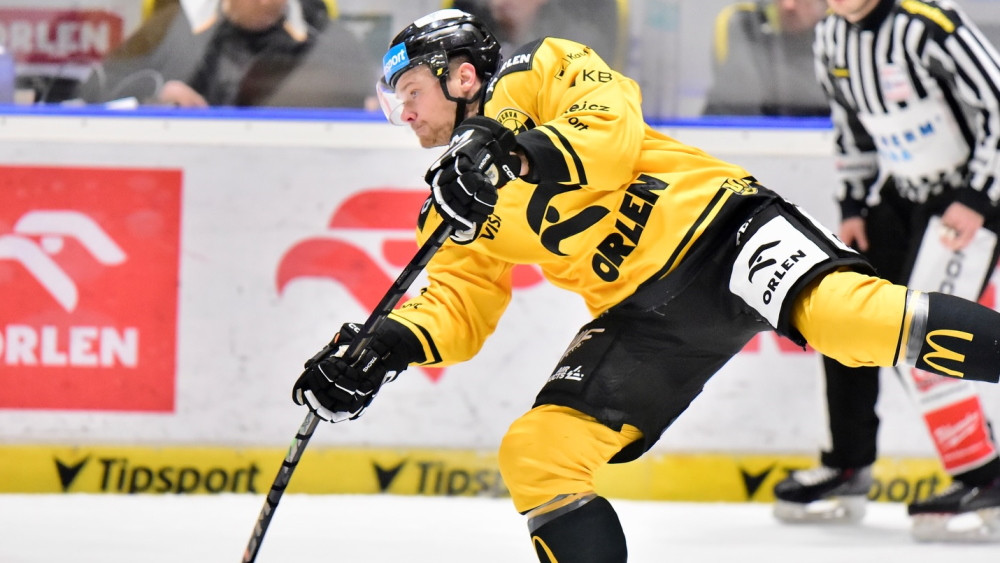 Jauno gadu Komuls sāk ar līguma pagarināšanu Čehijā – Hokejs – Sportacentrs.com